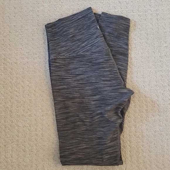 SOLD Sz 8 Lululemon 28" Align Pant Leggings. EUC. - Picture 2 of 8